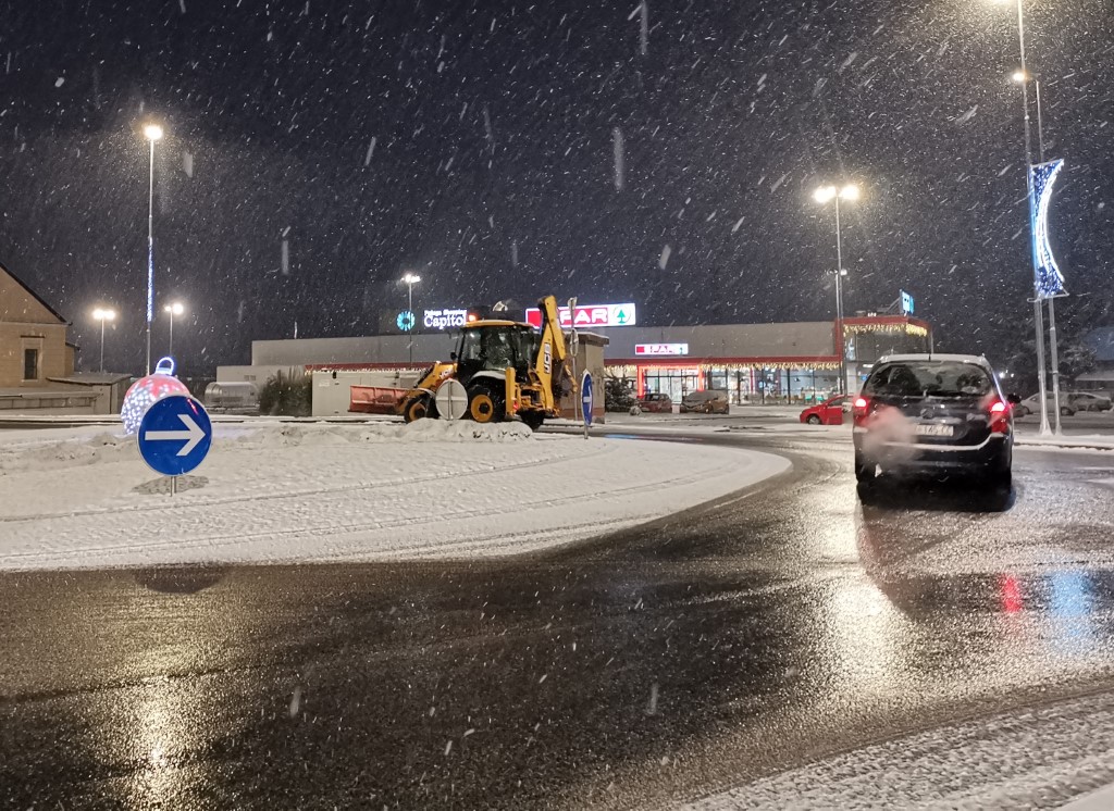 Snijeg u Požegi: Zimska služba na terenu je od tri sata